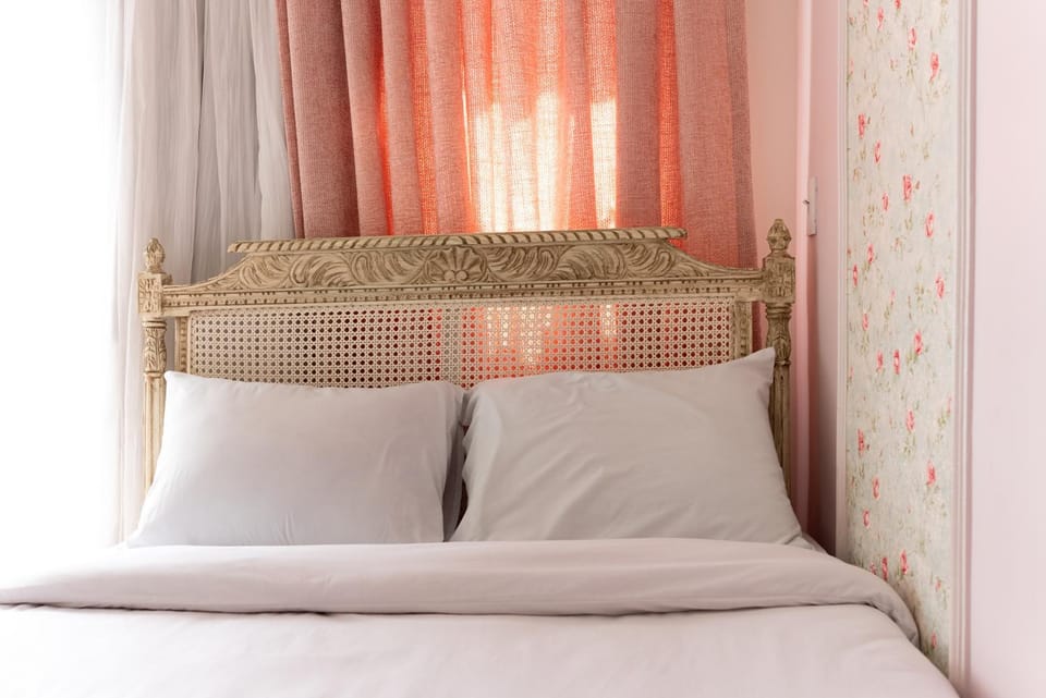 Bed, Photo of the whole room, Decorative detail, Bedroom