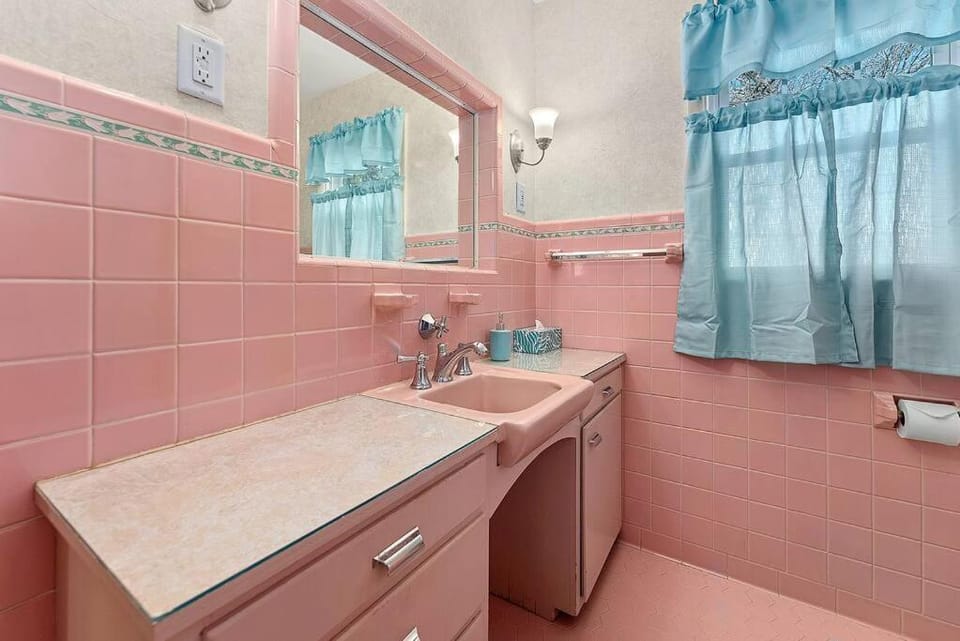 Entire two bedroom unit Apartment in Sioux Falls