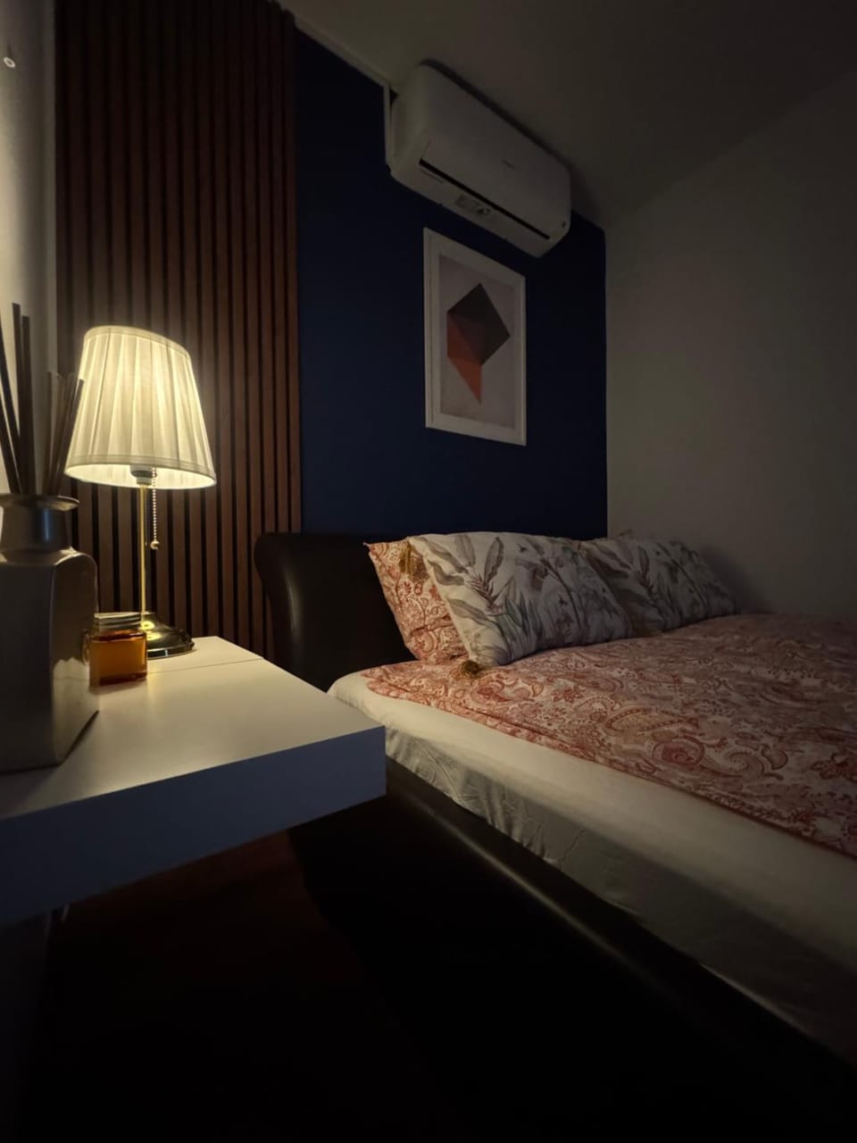 Bed, Bedroom, air conditioner