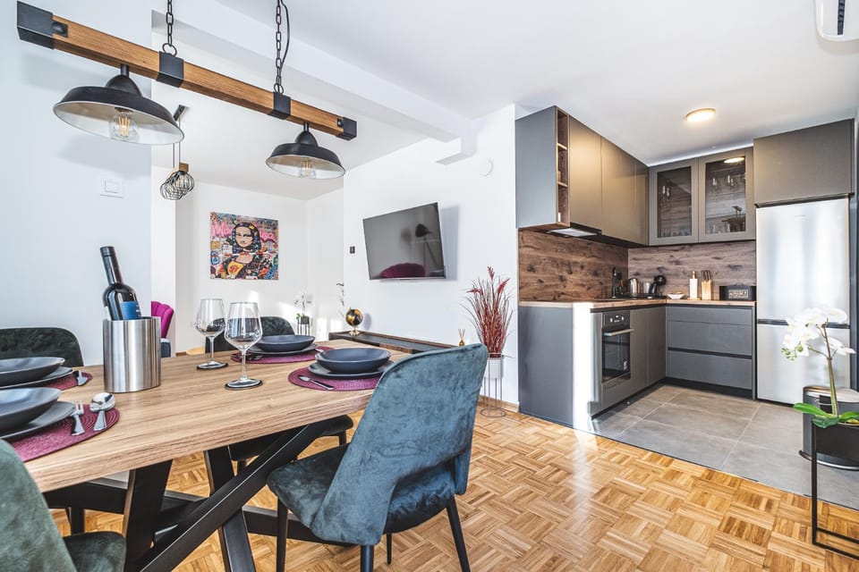 Kitchen or kitchenette, dishwasher, pet friendly, stove