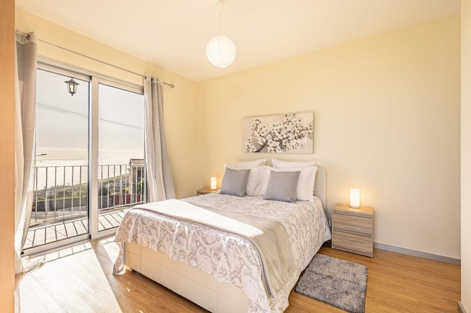 Bed, View (from property/room), Balcony/Terrace
