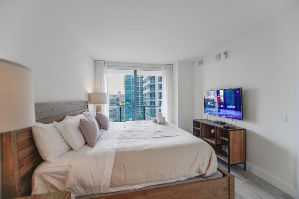 Bed, TV and multimedia, Bedroom