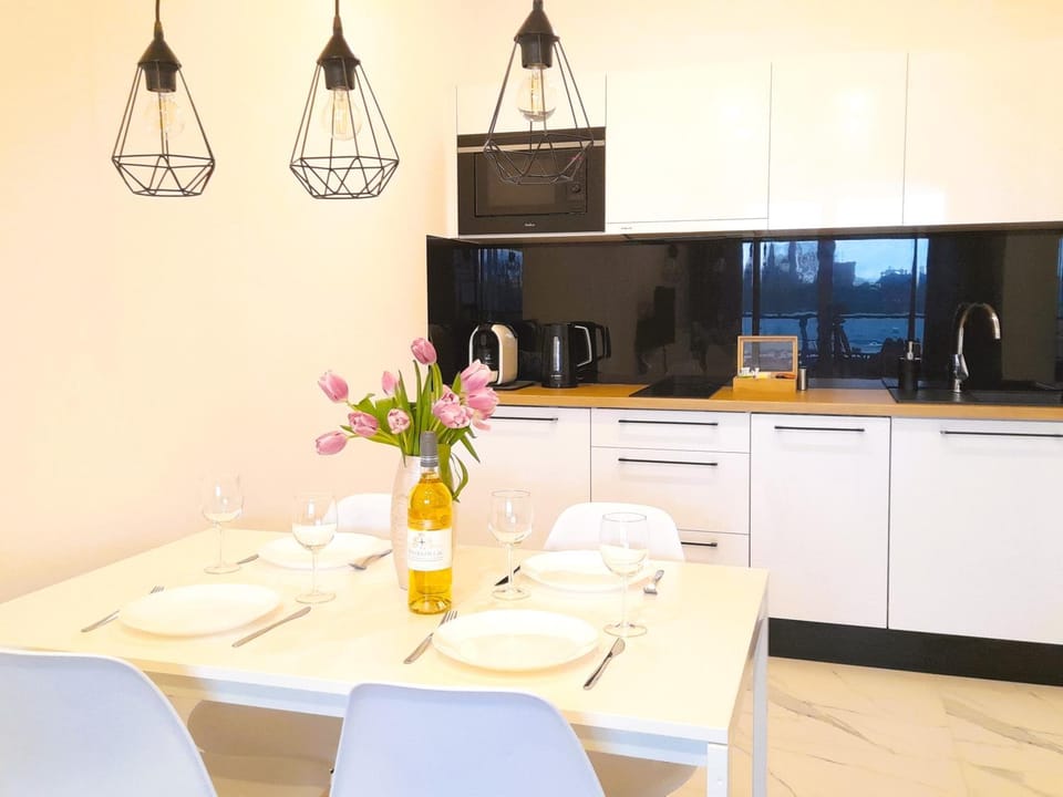 Dining area, kitchen