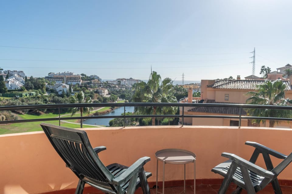 Miraflores Golf View Retreat Apartment in Sitio de Calahonda