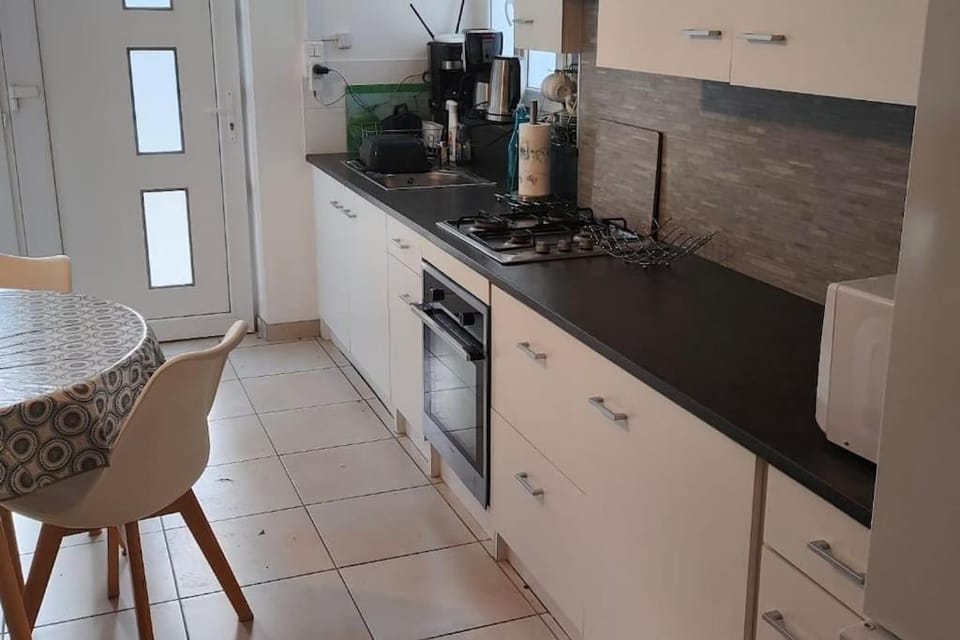 Coffee/tea facilities, Kitchen or kitchenette, Dining area, minibar, pet friendly, stove
