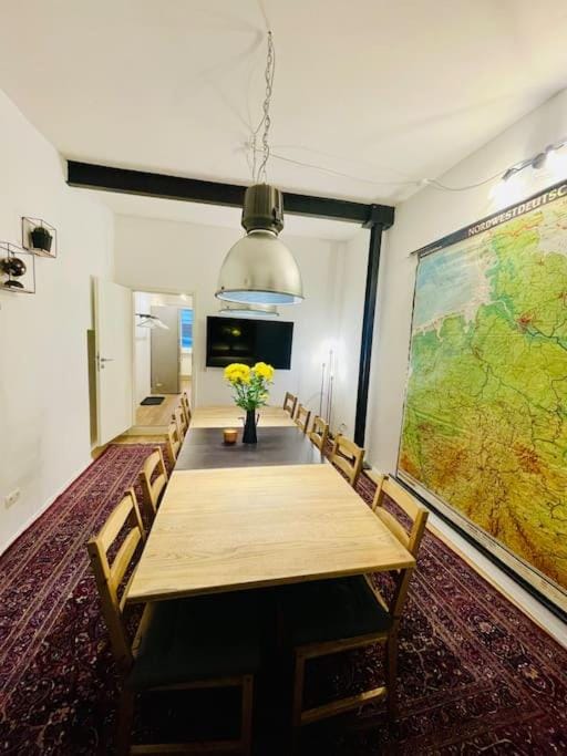 TV and multimedia, Living room, Seating area, Dining area