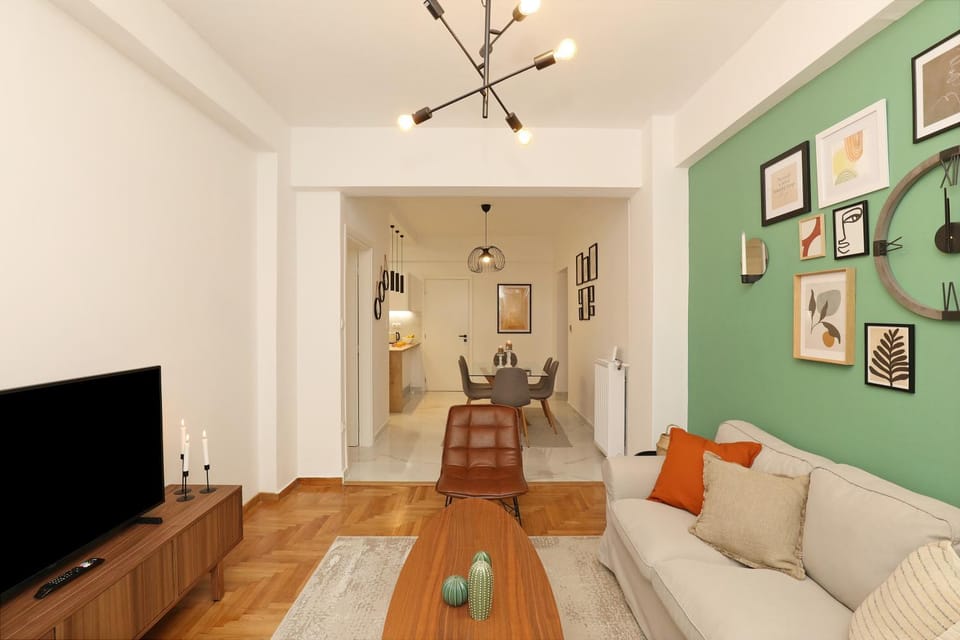 Communal lounge/ TV room, TV and multimedia, Living room, Seating area, Evening entertainment