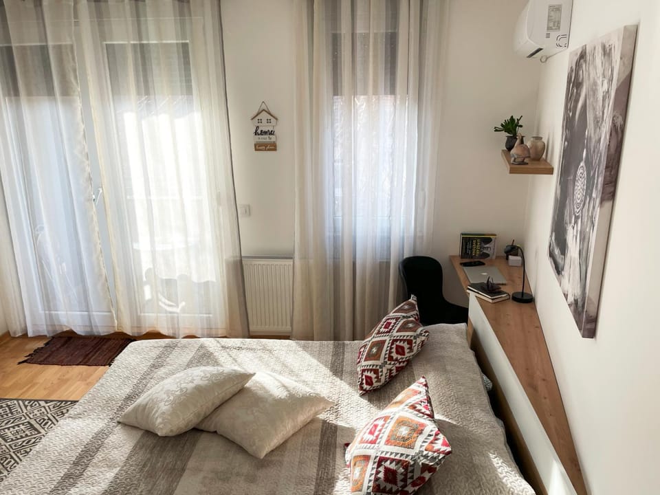 Bed, Bedroom, air conditioner, air conditioner
