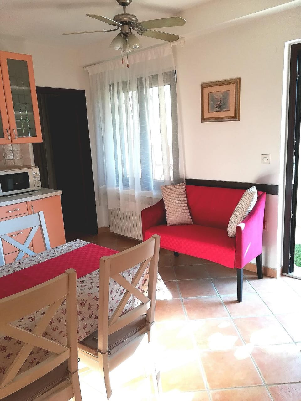 TV and multimedia, Kitchen or kitchenette, Seating area, Dining area, fireplace
