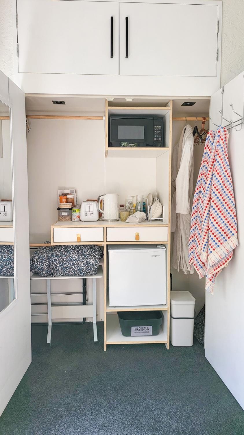 Kitchen or kitchenette, kitchen