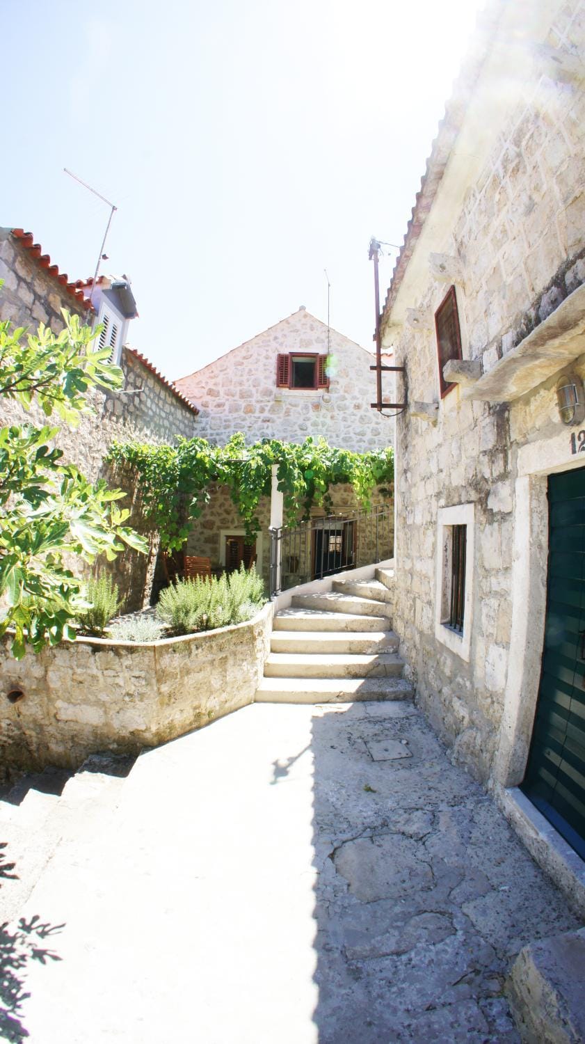 Facade/entrance, Balcony/Terrace