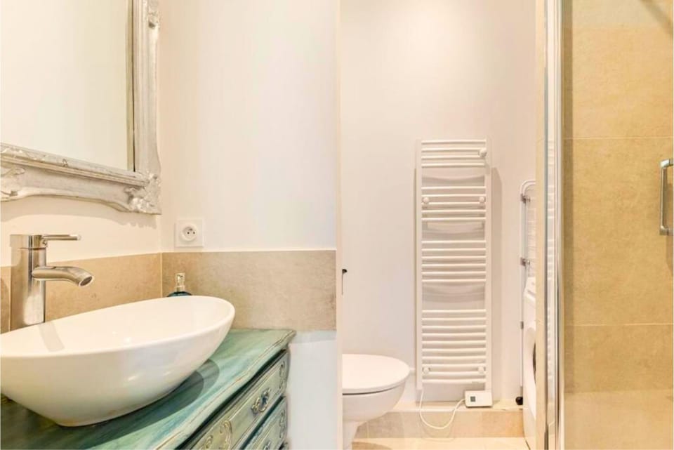 Shower, Toilet, Bathroom, towels