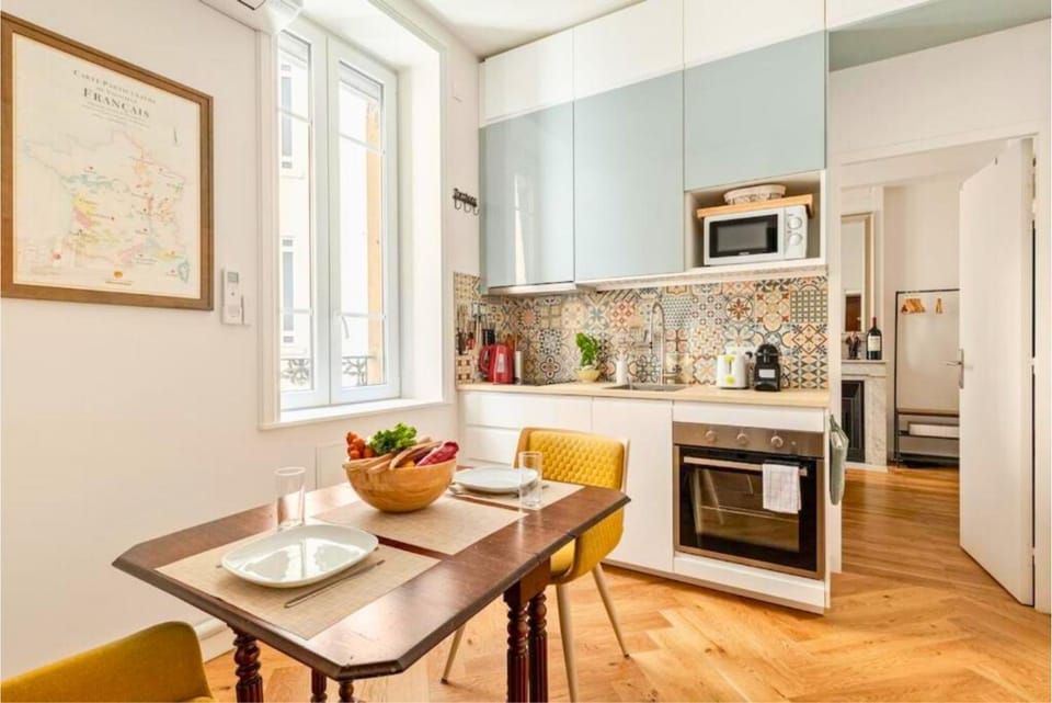 Kitchen or kitchenette, Living room, Seating area, Dining area, oven, pet friendly, stove, toaster, air conditioner