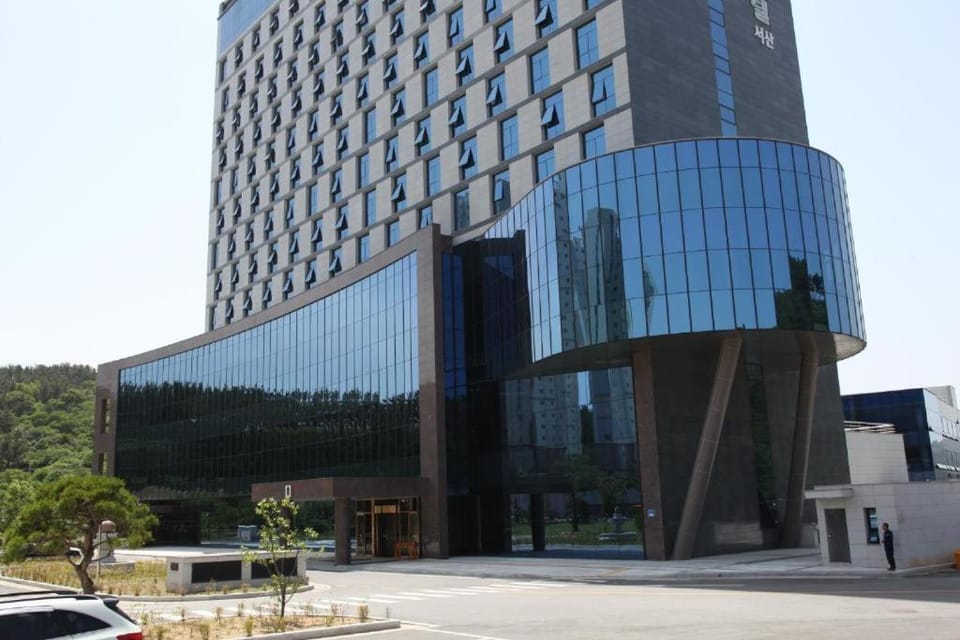 Property building, Day, Location, Parking