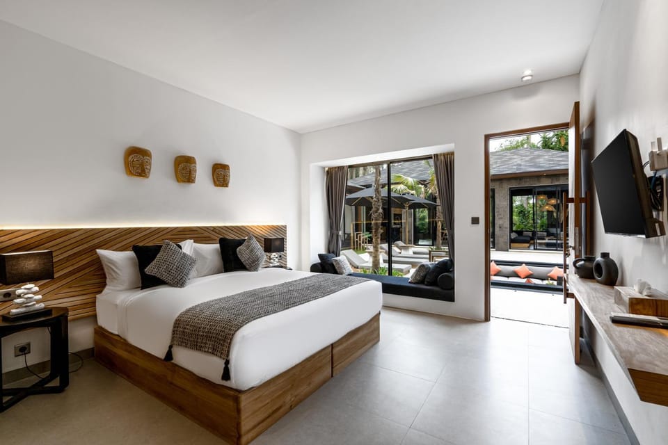 Bed, TV and multimedia, View (from property/room), Bedroom, air conditioner