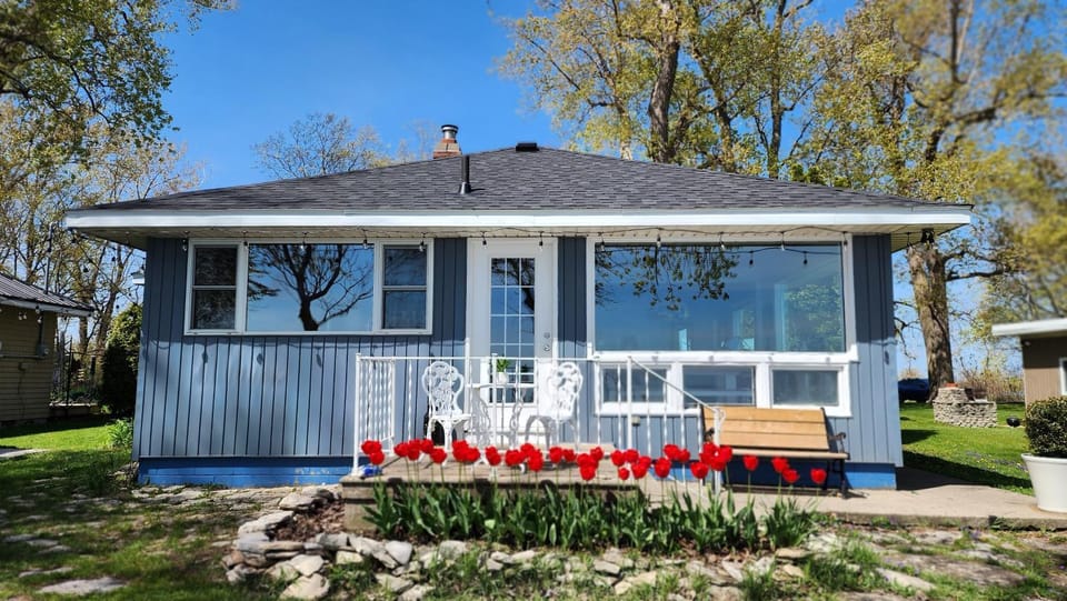 Dreamcatcher Lake House House in Pelee