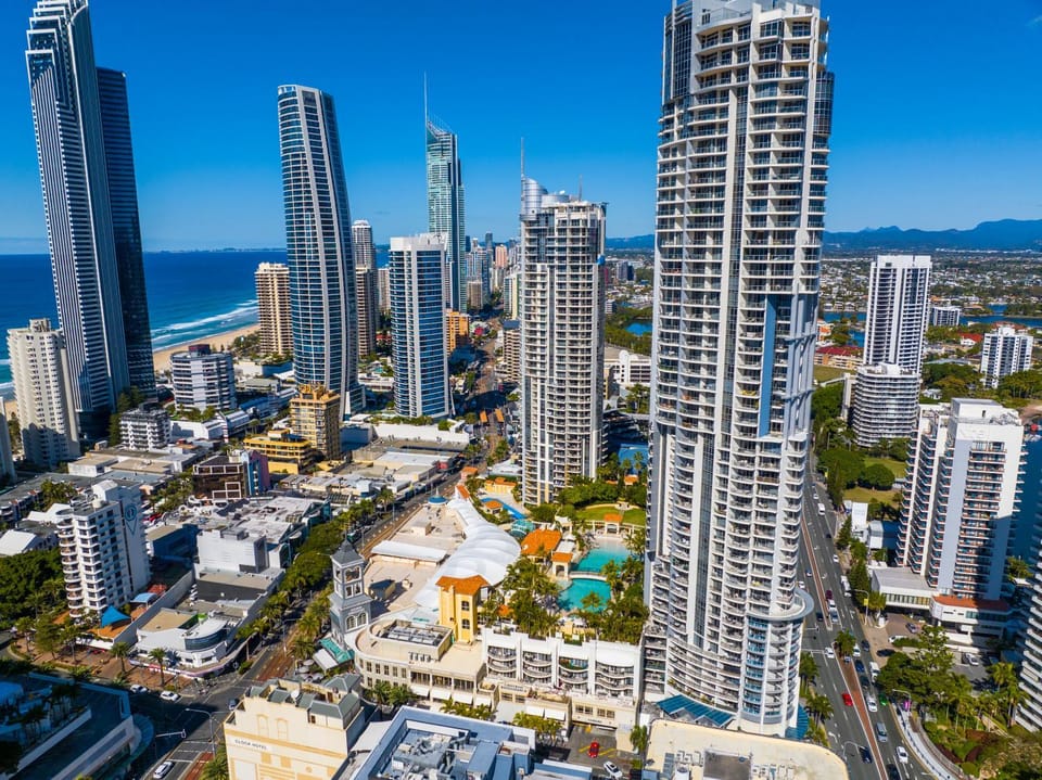 Property building, Nearby landmark, Neighbourhood, City view, Location