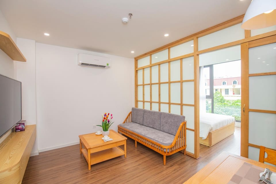 Communal lounge/ TV room, TV and multimedia, Photo of the whole room, Seating area, Bedroom, air conditioner