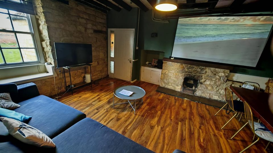 Countrylife Cottage Hot Tub, Dome,Games Room, firepit, free parking House in West Lindsey District