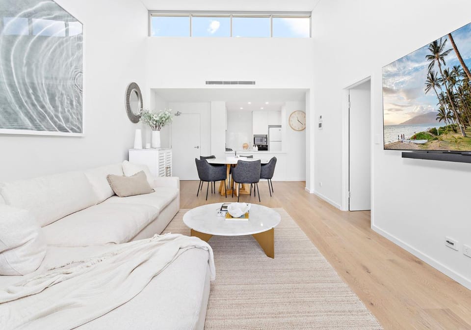 TV and multimedia, Living room, Seating area, Dining area