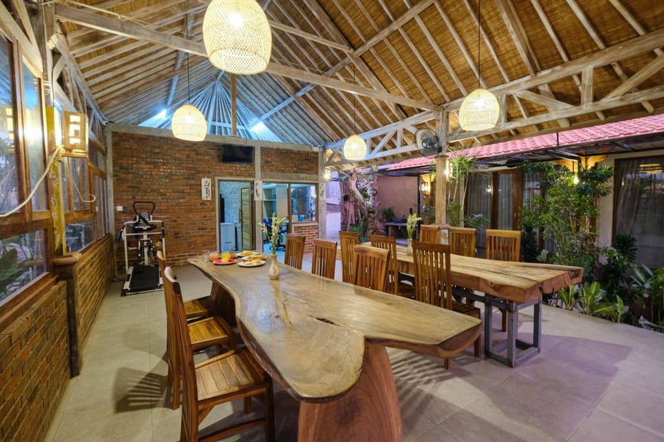 Restaurant/places to eat, Seating area