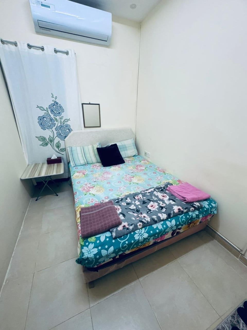 Bed, Photo of the whole room, Bedroom, towels, air conditioner