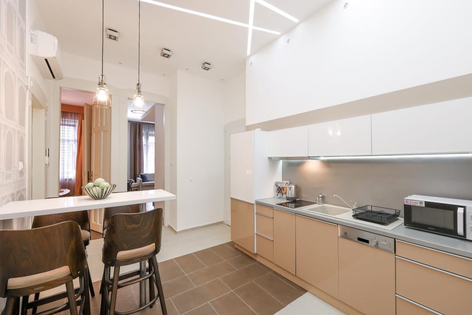 Coffee/tea facilities, Kitchen or kitchenette, Dining area, dishwasher, minibar, pet friendly, stove