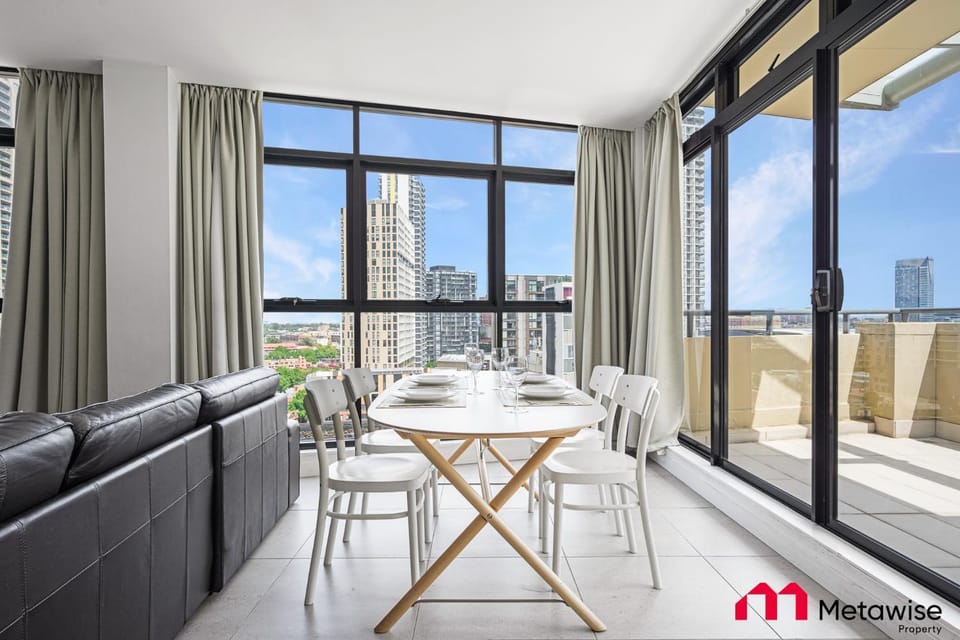 Dining area, City view
