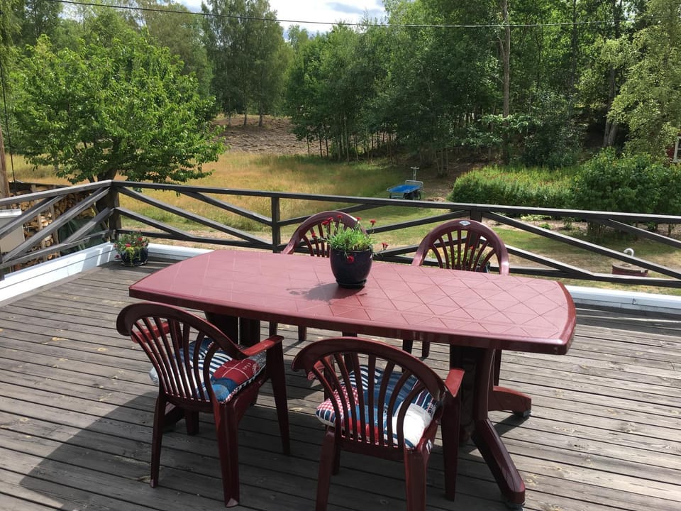 Property building, Patio, Balcony/Terrace