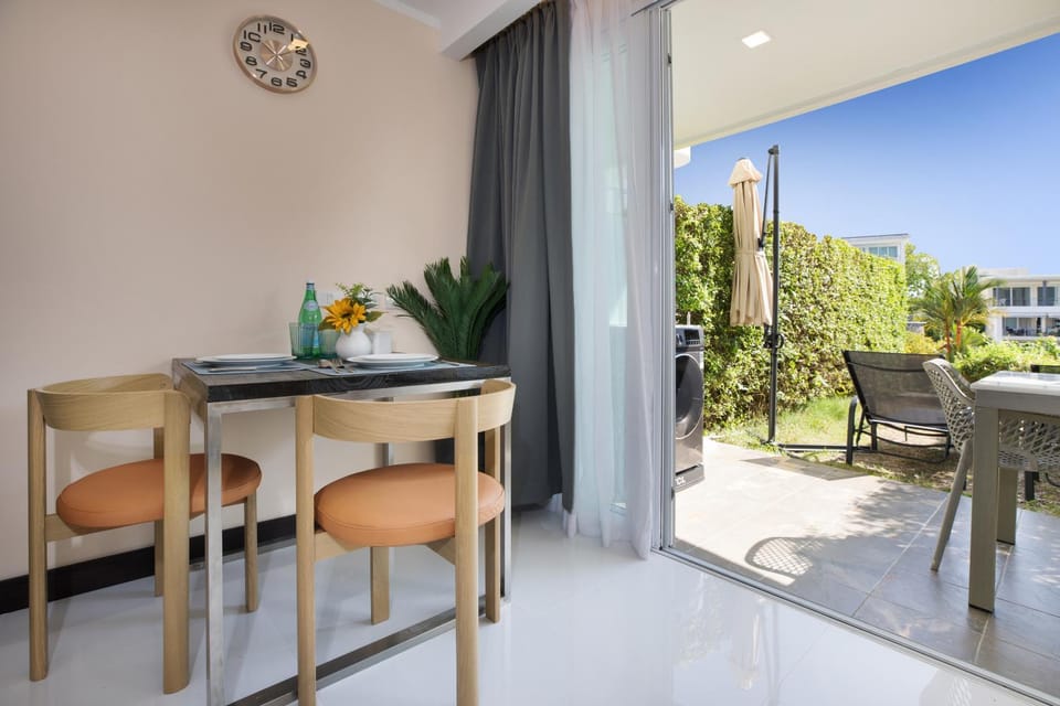 View (from property/room), Balcony/Terrace, Dining area, washing machine, dryer
