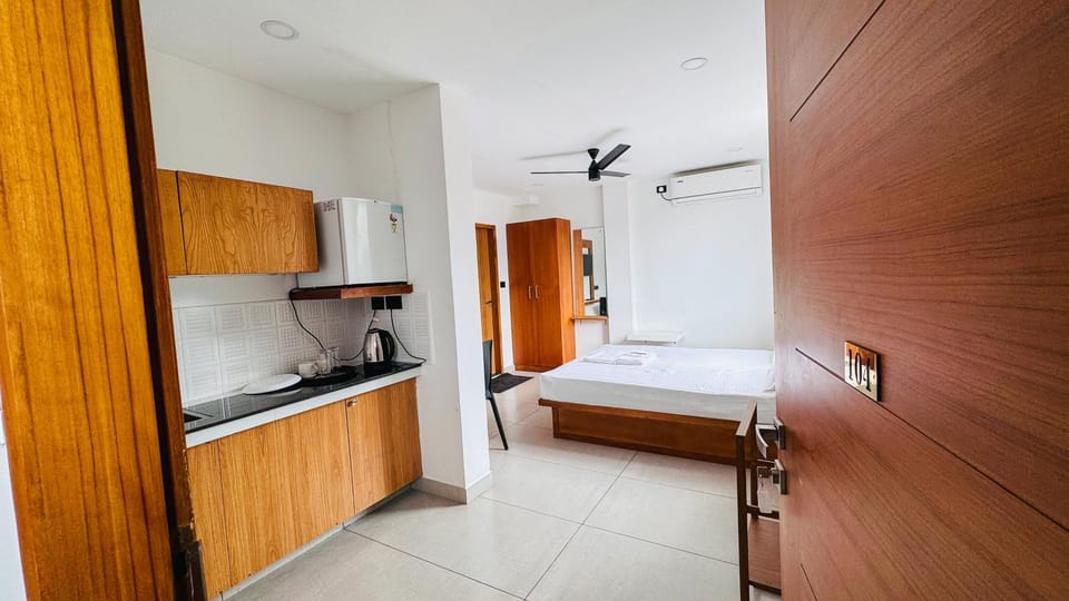 Bed, Kitchen or kitchenette, Photo of the whole room, Bedroom, wardrobe, air conditioner