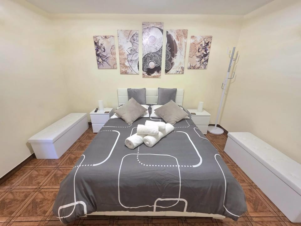 Nearby landmark, Bed, Off site, TV and multimedia, Photo of the whole room, Bedroom, Sunrise, flat iron, internet, safe, storage, storage, towels, wardrobe