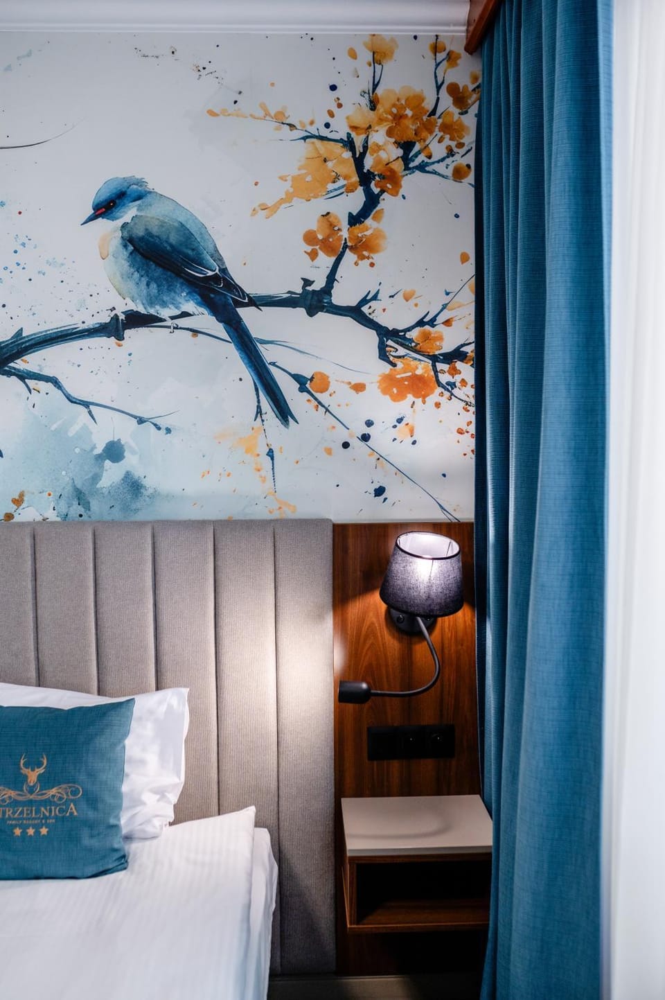 Bed, Photo of the whole room, Decorative detail