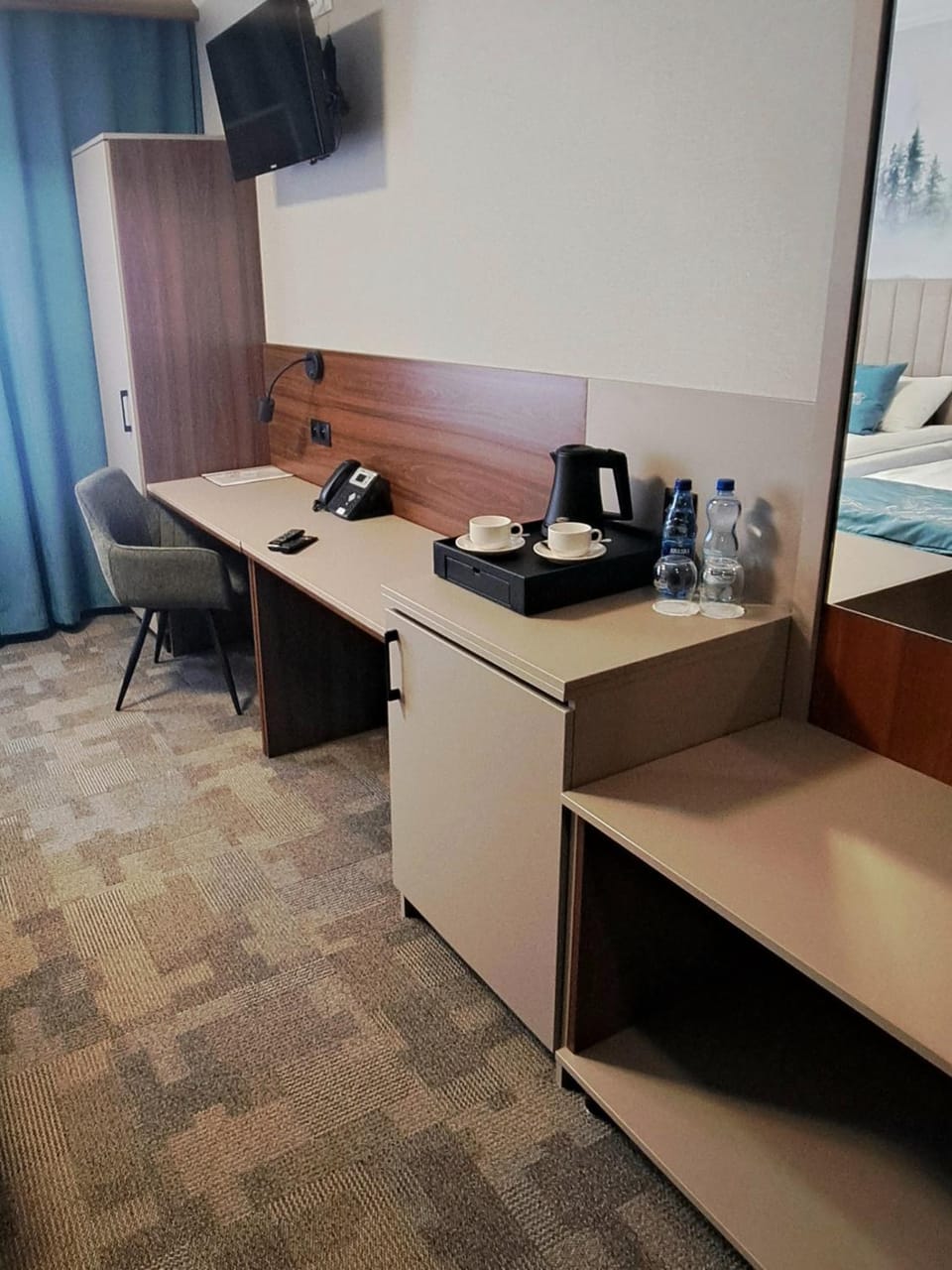 Coffee/tea facilities, Photo of the whole room, furniture