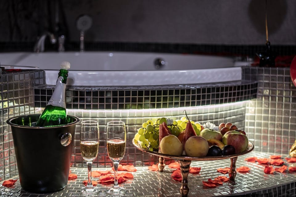 Food and drinks, Food, Drinks, Alcoholic drinks