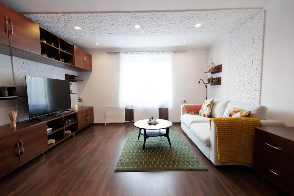 Communal lounge/ TV room, TV and multimedia, Living room