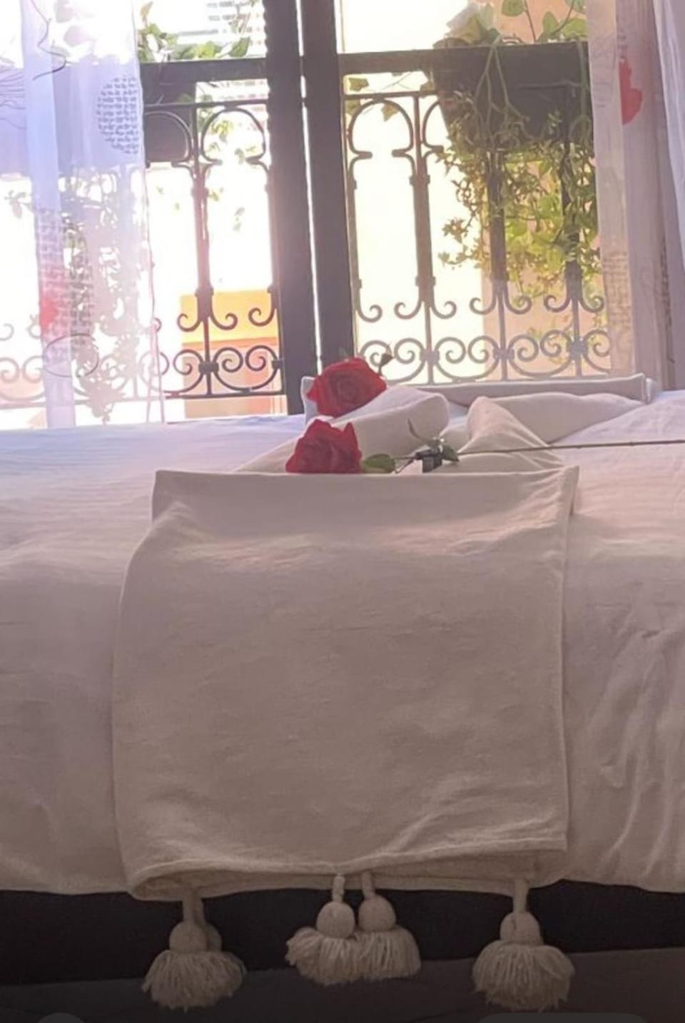Magnifique Appartement spacieux confort propre familial 2 chambres salon et salle a manger a 20mn a pied de place jemaa el fina 4 piscines dans espace de Golf a 12 mn en voitures l entree est gratuit pour la clientele ouvert entre 10h et 20h Apartment in Marrakesh