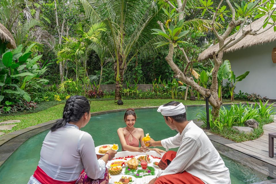 People, Garden, Food and drinks, Food, Guests, Garden view, Pool view, Swimming pool