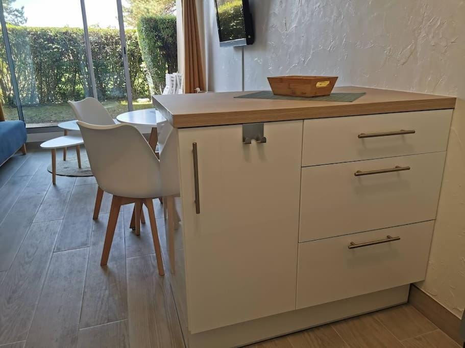 Appartement accès direct à la plage Apartment in Bernières-sur-Mer