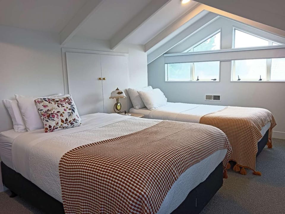 Villa near CBD and Globox Arena Villa in Hamilton