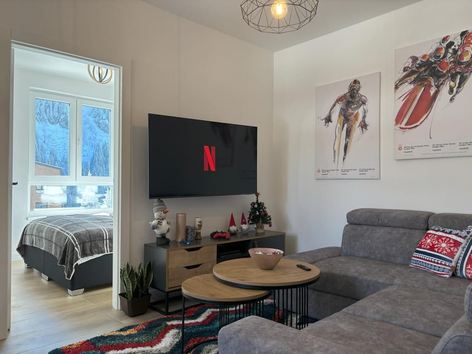 Game Room, Living room