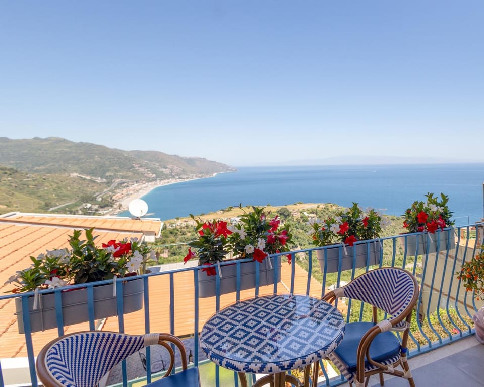 View (from property/room), Balcony/Terrace, Beach, Lake view, Sea view