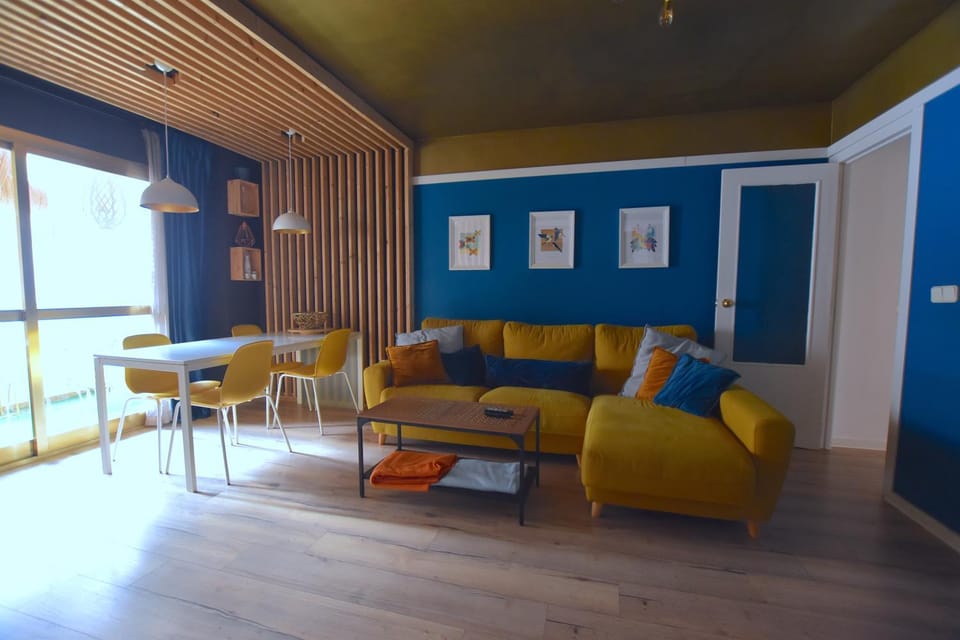 Communal lounge/ TV room, Seating area, Dining area