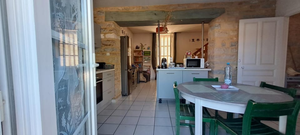 Kitchen or kitchenette, Dining area, pet friendly