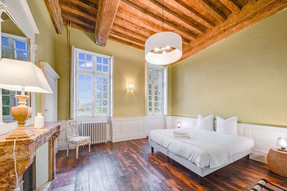 Bed, Photo of the whole room, Bedroom, towels