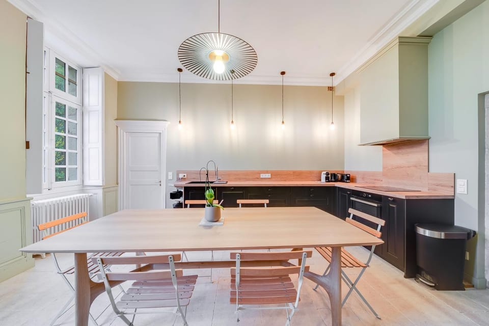 Kitchen or kitchenette, Dining area, minibar, pet friendly, stove