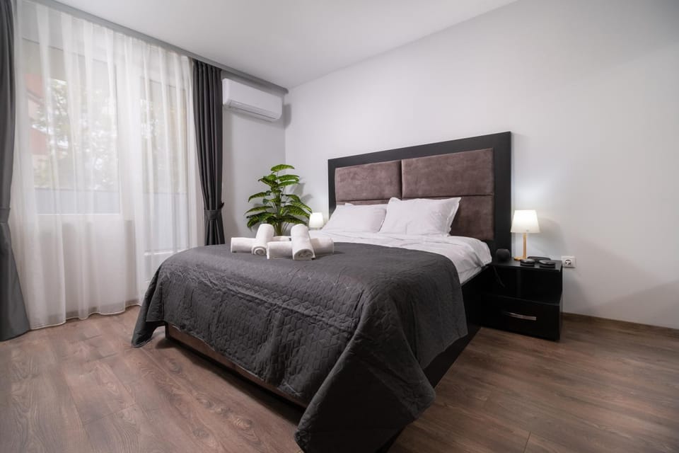 Bed, View (from property/room), Photo of the whole room, Bedroom, heating, towels, air conditioner