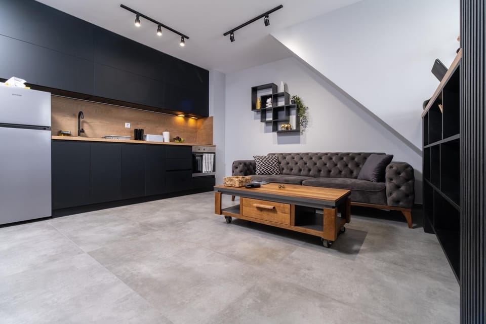 Kitchen or kitchenette, Living room, Seating area, internet, oven, toaster