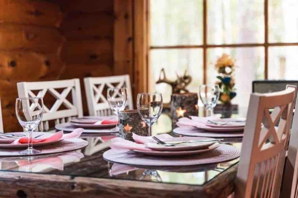 Minivilla Peikonpesä ulkoporeallas & pihasauna Chalet in Finland