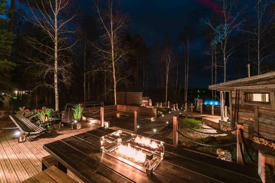 Minivilla Peikonpesä ulkoporeallas & pihasauna Chalet in Finland